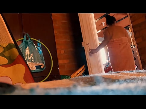 ❤️ O meu tio segue-me no chuveiro, fode-me enquanto tomo um duche. ️❌ Porno doméstico em nós ️❤