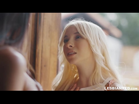 ❤️ A rapariga chega a casa alguns meses depois e acaba por comer a rata da sua madrasta ️❌ Porno doméstico em nós ️❤